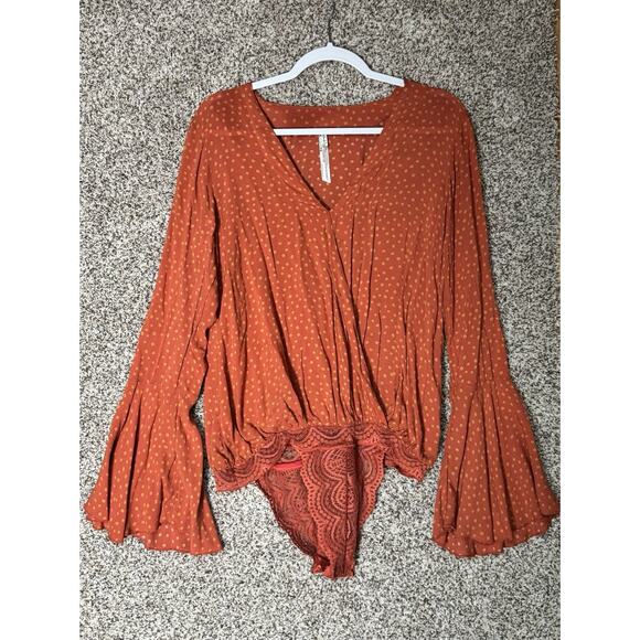 Free People Sz M Romantic Boho Chic Bell Sleeve Wrap Lace Bodysuit Peasant Top - Picture 1 of 7